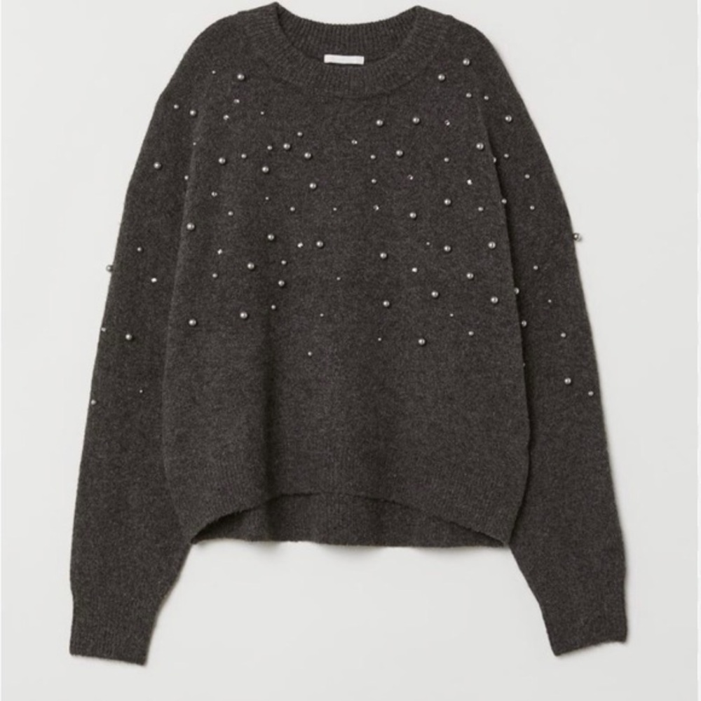 H&M oversized Soft, fine-knit sweater w/pearls & rhinestones Size Small